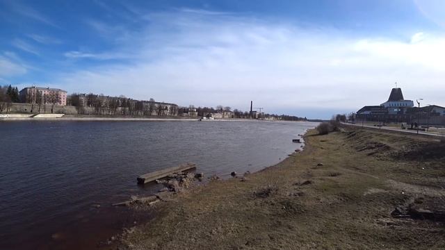 183. Прогулка по Пскову, часть 11. По берегам реки Великой, левому и правому. В ожидании чуда. смотреть онлайн