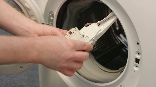 How to Replace a Zanussi Washing Machine Door Lock смотреть онлайн
