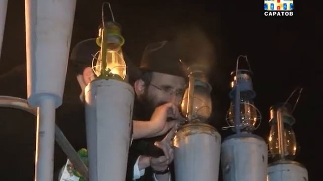 Иудеи отмечают традиционный еврейский праздник - хануку смотреть онлайн