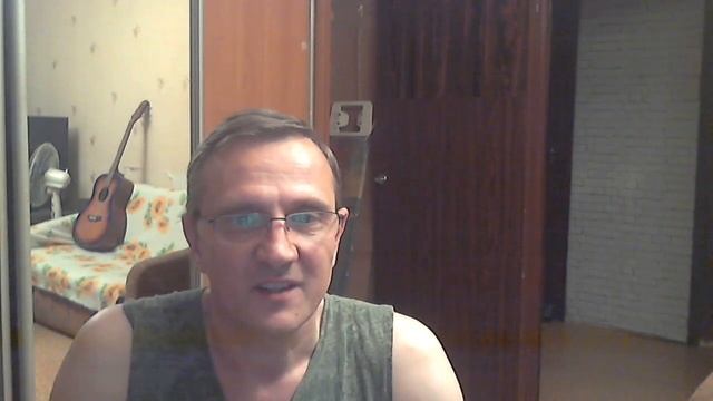 Навязчивая помощь и нездоровый интерес к человеку с костылями. смотреть онлайн