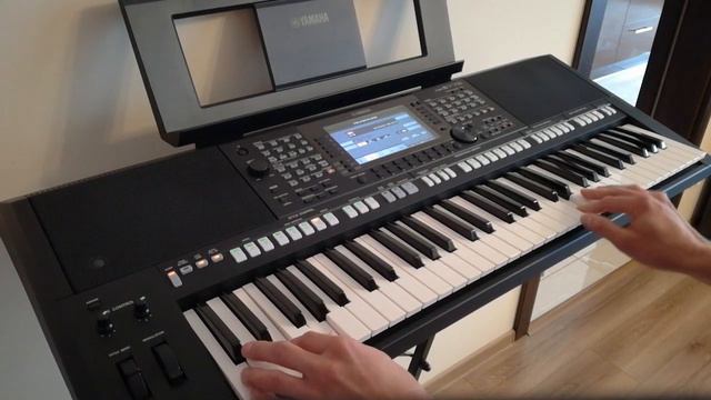 Queen - Radio Ga Ga (Yamaha PSR s775) смотреть онлайн