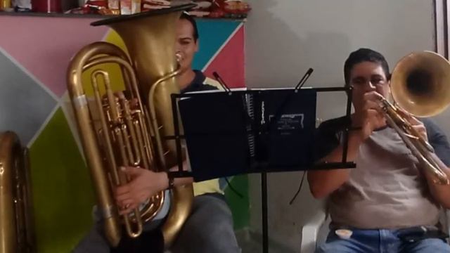 Estudando hino 214 trombone Yamaha e tuba Shelter смотреть онлайн