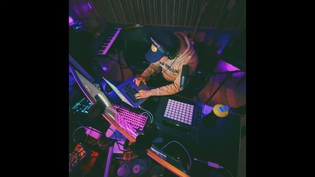 Logic- "groovy" (TwitchTape Vol. 1) смотреть онлайн