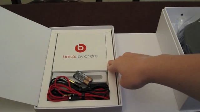 Unboxing - Monster Beats by Dr Dre Studio Edition Headphones смотреть онлайн