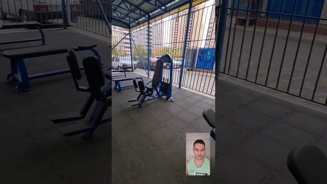 Крытый уличный спортзал с рингом. Такое вижу впервые и только в нашем городе. смотреть онлайн