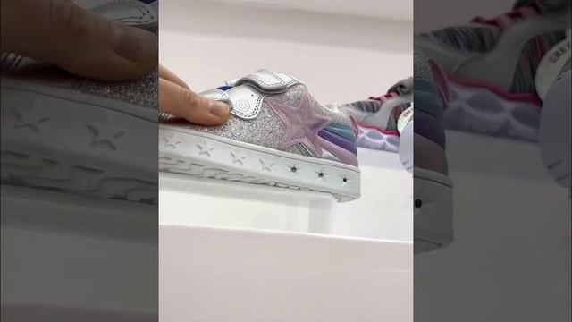 Светящиеся детские кроссовки. Магазин Щербет смотреть онлайн