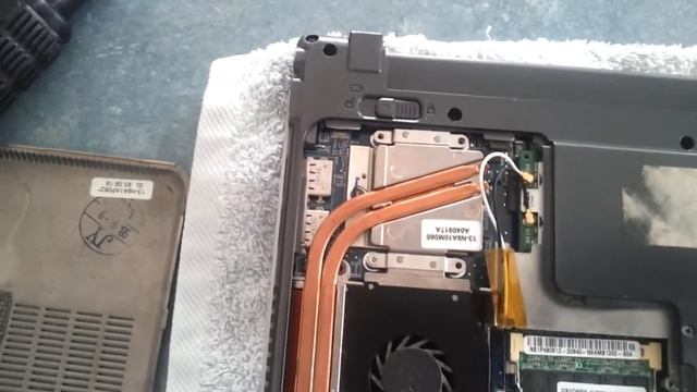 Remove Heat Sink From a Laptop on Ergo M5200N смотреть онлайн