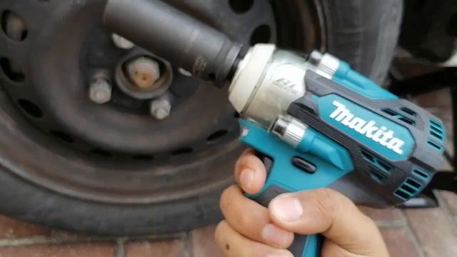 makita impact wrench DTW300RTJ (LXT series) unboxing and testing. смотреть онлайн