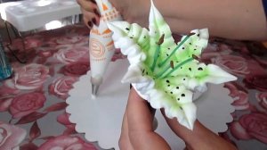 Лилия на торт из белково-заварного крема, мастер класс.Цветы из крема.
