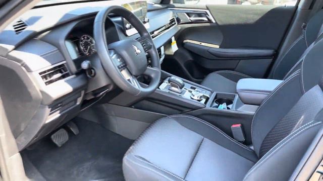 Black 2024 MITSUBISHI OUTLANDER ES 2.5 S-AWC смотреть онлайн