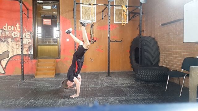 Отжимания в стойке на руках смотреть онлайн