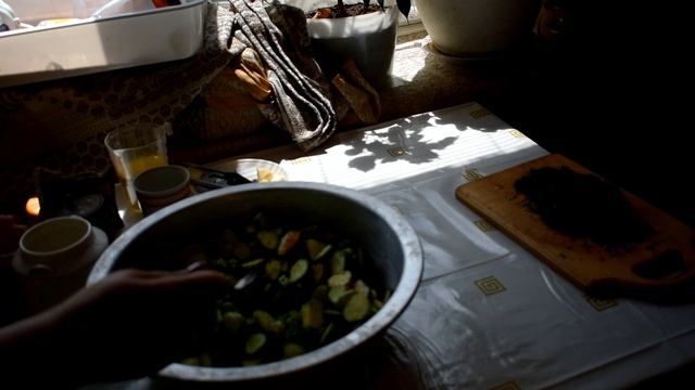 Салат из огурцов на зиму//Просто и вкусно // Как использовать перезревшие огурцы смотреть онлайн