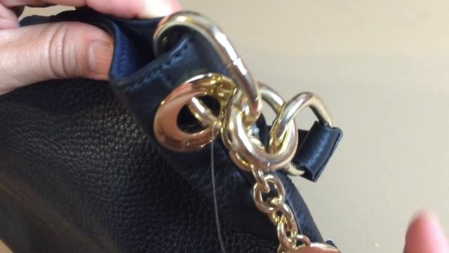 Tommy Hilfiger TH Signature Pebble SM Shoulder Bag смотреть онлайн