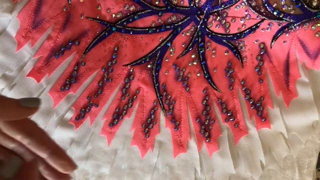 ДЕКОРИРОВАНИЕ/РАСКЛЕЙКА стразами купальника для художественной гимнастики №1 смотреть онлайн