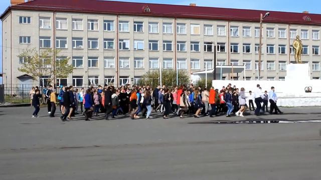 Флешмоб ко Дню мира (Лебяжьевская средняя школа) смотреть онлайн