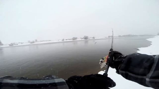 Рыбалка на реке Москва 01.17 смотреть онлайн