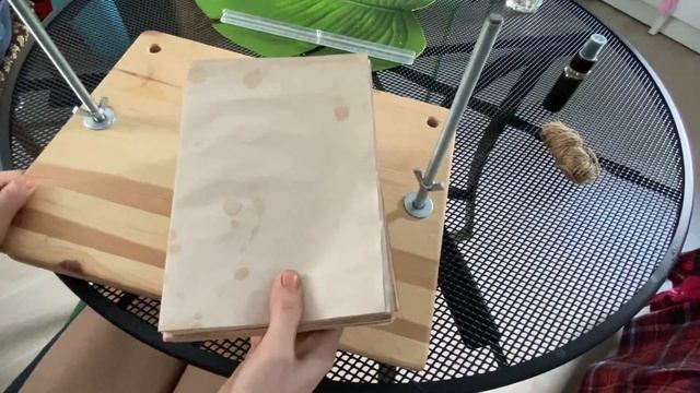 Как сделать книгу DIY? | Состарить бумагу, сшить листы: ПОДРОБНЫЙ УРОК №1 [субтитры RUS] смотреть онлайн