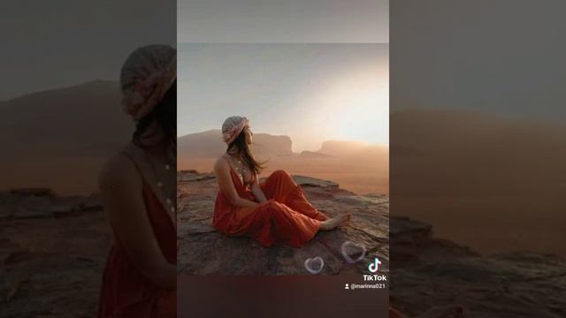 Красивые девушки, пустыня, музыка смотреть онлайн