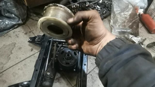 Установка пневмоподушки на сидение Mitsubishi Fuso