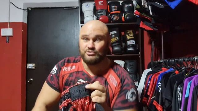 Детские шорты Venum Giant смотреть онлайн