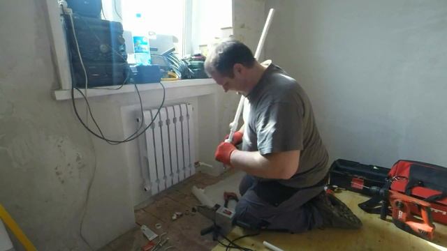 Перенос батареи в кухне под окно. смотреть онлайн
