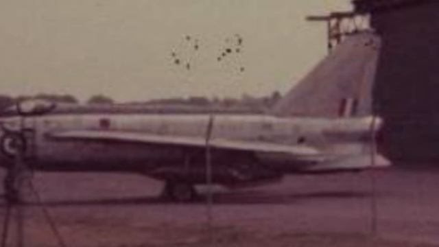Taffy Holden, the Accidental Lightning Pilot смотреть онлайн