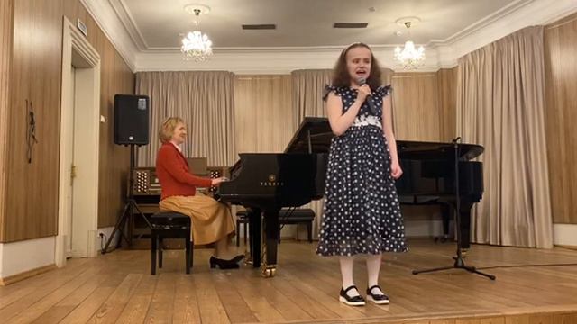 Кира Смирнова.￼ Проснись и пой, Александра.￼￼ смотреть онлайн