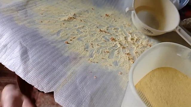 Сосновая пыльца - весь процесс, от сбора до смешивания. смотреть онлайн