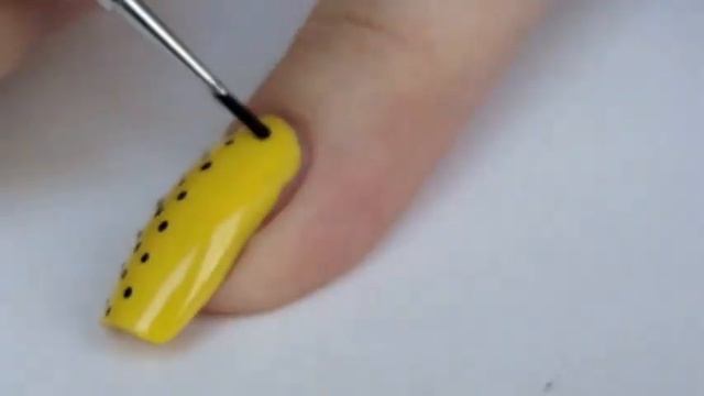 Нежный маникюр с кружевом и горошком // Delicate design nails with lace and peas смотреть онлайн