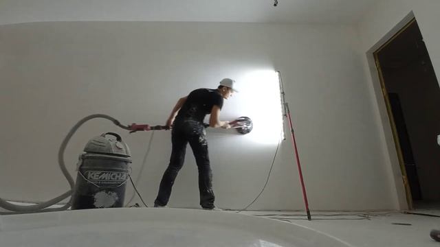 шлифовка стены шлифмашиной Einhell под проявочный свет
