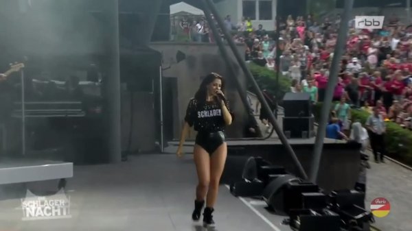 Vanessa Mai «Mein Sommer» (Die Schlagernacht 2018 in der Berliner Waldbühne)