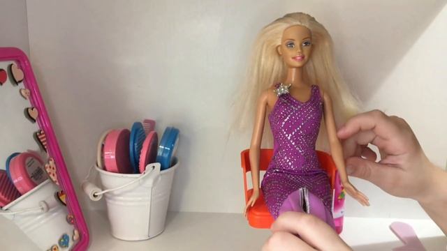 БАРБИ-принцесса и ее друзья! Делаем модные прически куклам! смотреть онлайн