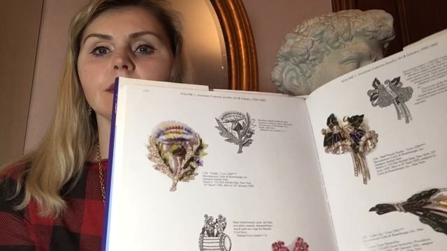 Старинные эмалевые броши Boucher, Corocraft, Trifari смотреть онлайн