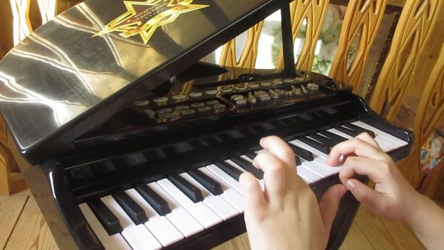 Детское симфоническое пианино с микрофоном и стульчиком WinFun смотреть онлайн