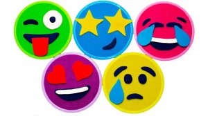 Смайлики из Кинетического Песка с Игрушками из Мультиков Герои в Масках Маша и Медведь Роботы Поезда