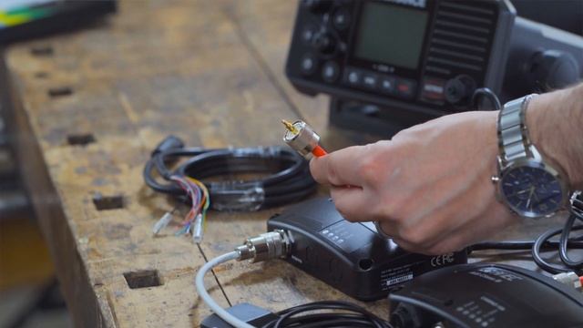 AIS Transponder - Installation with External Splitter | SVB смотреть онлайн