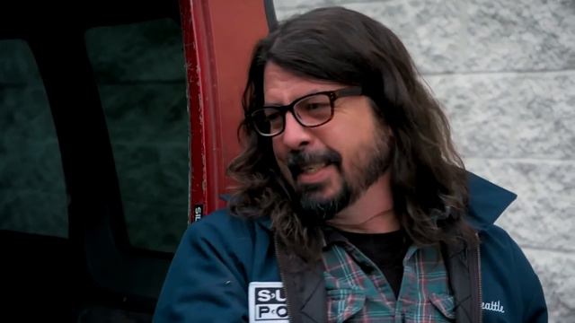Brian Johnson & Dave Grohl: Tour Van Top Trumps Part 1 смотреть онлайн