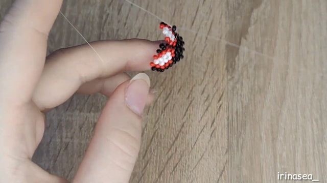 Паук из бисера | Фигурка крестиком | Мастер-класс из бисера | Туториал | Beaded spider смотреть онлайн