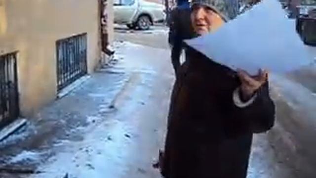 Расклейка объявлений о раздаче сахара и о выкупе акций АО МММ 94 г._03.12.2014 смотреть онлайн