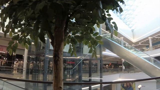 Экскурсия по одному из самых больших торговых центров Беларуси Triniti за неделю до открытия. смотреть онлайн