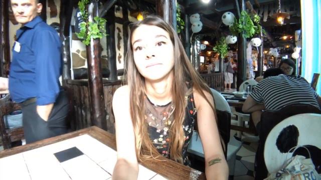 SORABI ПОКАЗАЛА ЗАДНИК КУПАЛЬНИКА