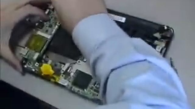 MSI Wind U100 Synaptics Touch Pad Installation - Part 1 - Dismantle