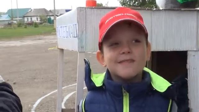 Парад детских колясок прошёл в Фершампенуазе. смотреть онлайн