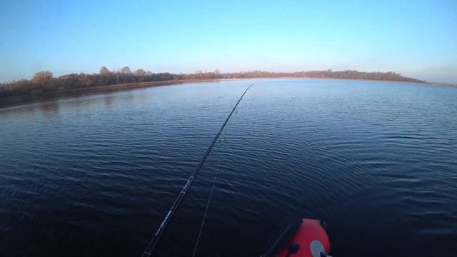 Трудная рыбалка на сложном озере. Осень 2021 смотреть онлайн