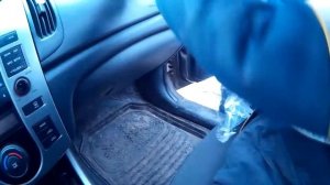 Замена салонного фильтра на  KIA Cerato 2009 г.