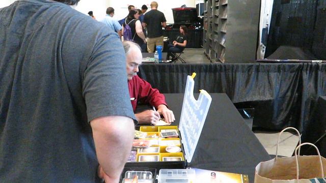 Cosmic Encounter Fans get autographs from Jack Kittredge смотреть онлайн