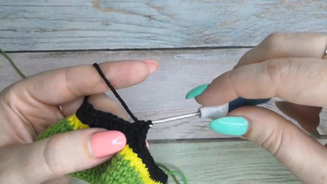 Вяжем фуражку для игрушки крючком. Мастер-класс амигуруми. Вязание крючком МК смотреть онлайн