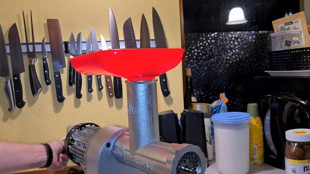 Tre Spade no. 12 Kødhakker maskine 1 Del. Marts 2022 смотреть онлайн