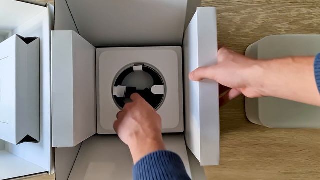 Unboxing Apple M1 Ultra Mac Studio смотреть онлайн