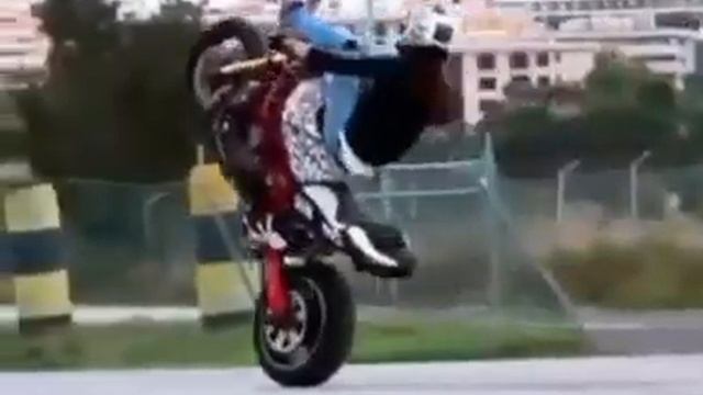 Девушки и виртуозное вождение мотоцикла. Girls with motorbike. смотреть онлайн